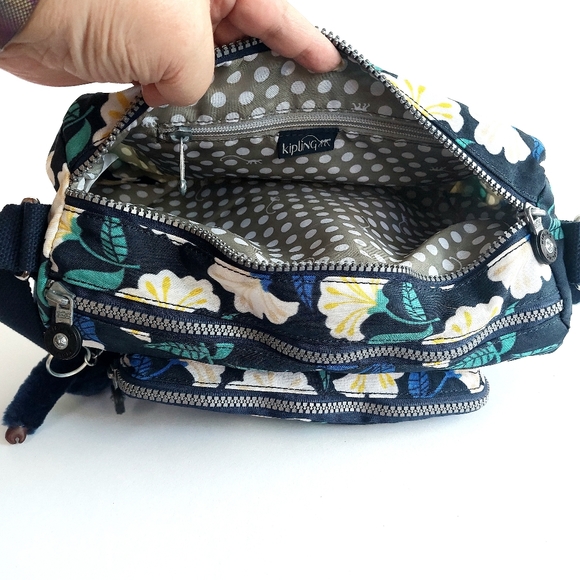 🐒Kipling Classic Nylon Messenger Crossbody Bag in Navy Floral - Picture 11 of 13